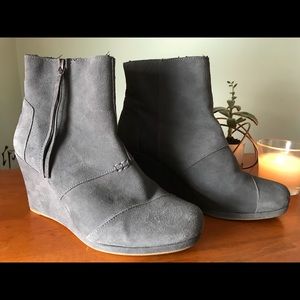 Grey Tom’s Zipper Wedges